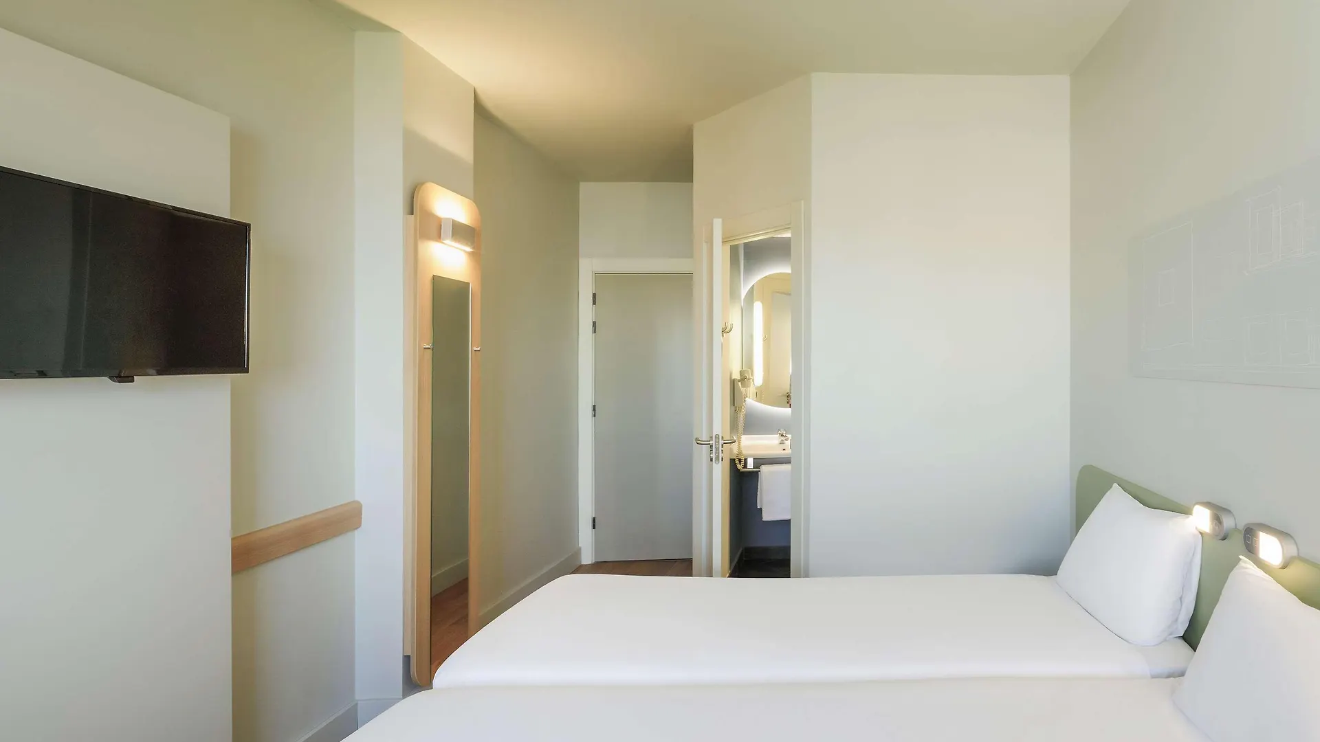 Ibis Budget Malaga Aeropuerto Avenida De Velazquez Ισπανία